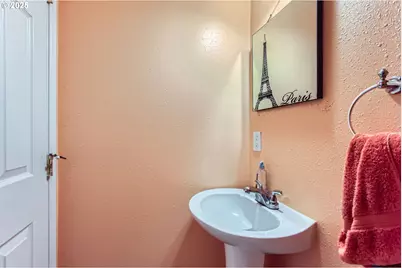 9042 N Chautauqua Pl, Portland, OR 97217 - Photo 15