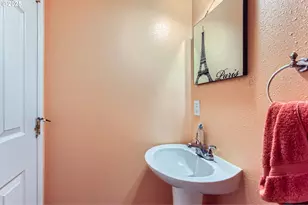 9042 N Chautauqua Pl, Portland, OR 97217 - Photo 15