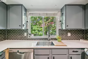 2818 Tree Top Ln, West Linn, OR 97068 - Photo 5