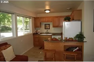 2044 W 17th Ave, Eugene, OR 97402 - Photo 5