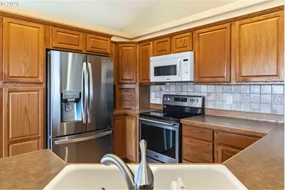 912 Edinburgh Ct, Kelso, WA 98626 - Photo 11