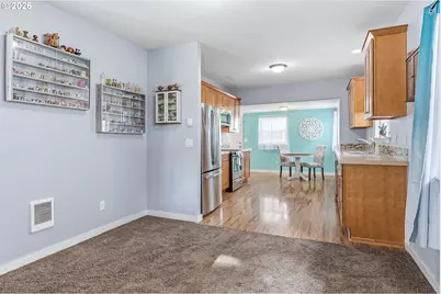 705 Cowlitz Way, Kelso, WA 98626 - Photo 9