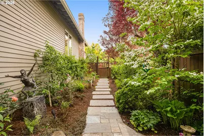13447 Streamside Ct, Lake Oswego, OR 97035 - Photo 21