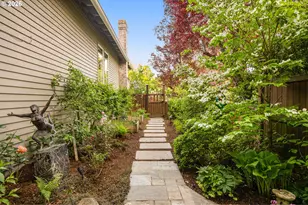 13447 Streamside Ct, Lake Oswego, OR 97035 - Photo 21