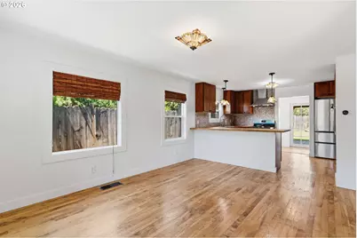 307 W 2nd St, Newberg, OR 97132 - Photo 5