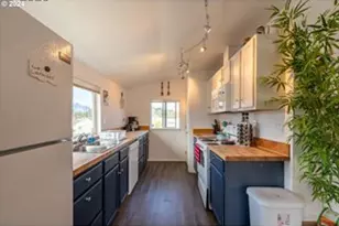 160 N 8th St, Lakeside, OR 97449 - Photo 5