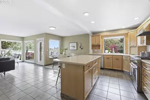 609 N Tomahawk Island Dr, Portland, OR 97217 - Photo 13