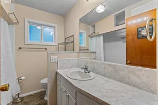 93521 Pleasant Valley Ln, Myrtle Point, OR 97458 - Photo 15