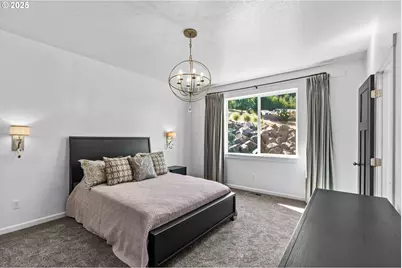 2187 E Madison Ave, Cottage Grove, OR 97424 - Photo 11