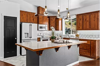 2187 E Madison Ave, Cottage Grove, OR 97424 - Photo 7