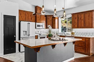 2187 E Madison Ave, Cottage Grove, OR 97424 - Photo 7