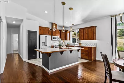 2187 E Madison Ave, Cottage Grove, OR 97424 - Photo 3