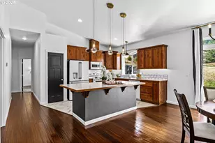 2187 E Madison Ave, Cottage Grove, OR 97424 - Photo 3