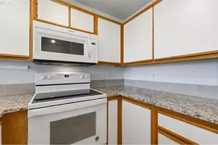 7163 SW Sagert St, Tualatin, OR 97062 - Photo 13
