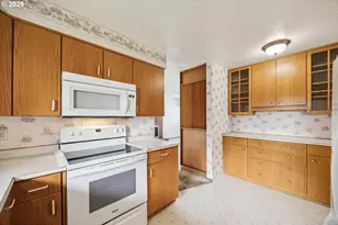 16910 SE Morrison Ct, Portland, OR 97233 - Photo 13