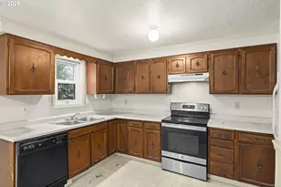 10249 N Tyler Ave, Portland, OR 97203 - Photo 11