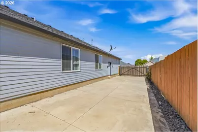 20847 Yukon St, Aurora, OR 97002 - Photo 37