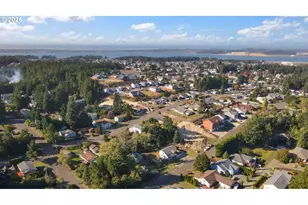 2222 Ash St, North Bend, OR 97459 - Photo 37