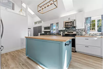 2222 Ash St, North Bend, OR 97459 - Photo 7