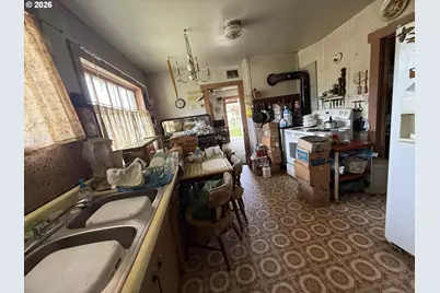 320 W Cedar St, Powers, OR 97466 - Photo 9