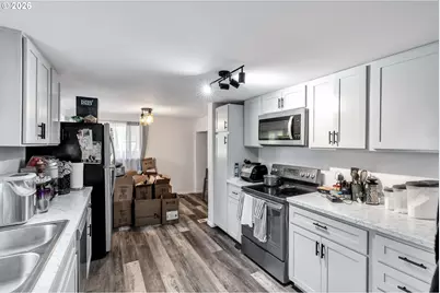 2824 SE 111th Ave, Portland, OR 97266 - Photo 9