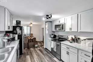 2824 SE 111th Ave, Portland, OR 97266 - Photo 9