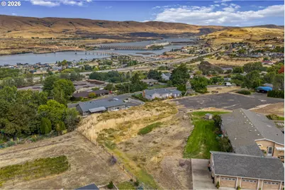 2837 E 9th St, The Dalles, OR 97058 - Photo 3
