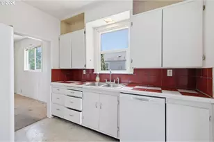 355 N Grove Ct, Eugene, OR 97404 - Photo 11