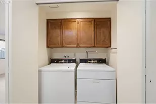 2281 Ridgeway Dr, Eugene, OR 97401 - Photo 31