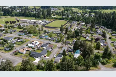 365 SW 7th Ave, Mill City, OR 97360 - Photo 43