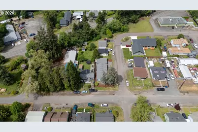 365 SW 7th Ave, Mill City, OR 97360 - Photo 37