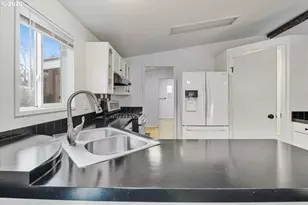 365 SW 7th Ave, Mill City, OR 97360 - Photo 9