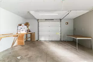 365 SW 7th Ave, Mill City, OR 97360 - Photo 31