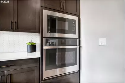 8799 N Hollingsworth St, Camas, WA 98607 - Photo 15