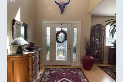 1584 NW Avery St, Roseburg, OR 97471 - Photo 5