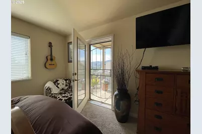 1584 NW Avery St, Roseburg, OR 97471 - Photo 23