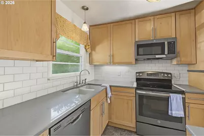 6810 NE Hancock St, Portland, OR 97213 - Photo 11