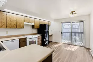 650 SW Meadow Dr, Beaverton, OR 97006 - Photo 9