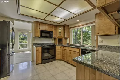 5751 NE Haystack St, Hillsboro, OR 97124 - Photo 9