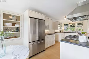 2430 Summit Ct, Lake Oswego, OR 97034 - Photo 17