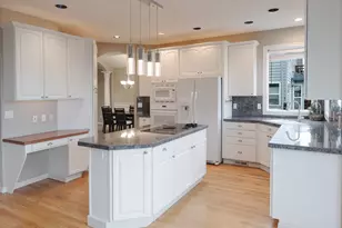 11041 SE Henderson Dr, Portland, OR 97266 - Photo 7