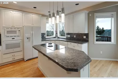 11041 SE Henderson Dr, Portland, OR 97266 - Photo 9