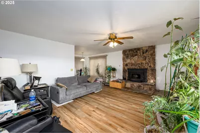 125 Susan St, Myrtle Creek, OR 97457 - Photo 3