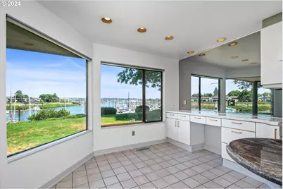 513 N Tomahawk Island Dr, Portland, OR 97217 - Photo 17