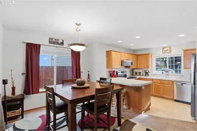 821 E Henry Rd, Newberg, OR 97132 - Photo 5