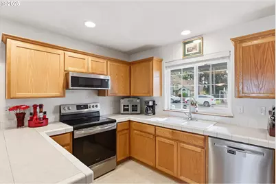 821 E Henry Rd, Newberg, OR 97132 - Photo 7