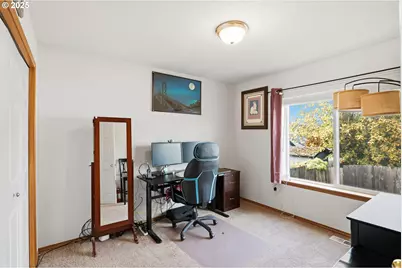 821 E Henry Rd, Newberg, OR 97132 - Photo 15