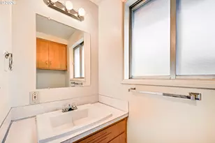 2562 Dover Dr, Eugene, OR 97404 - Photo 17