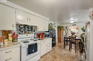 2562 Dover Dr, Eugene, OR 97404 - Photo 9