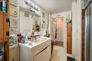 2562 Dover Dr, Eugene, OR 97404 - Photo 15